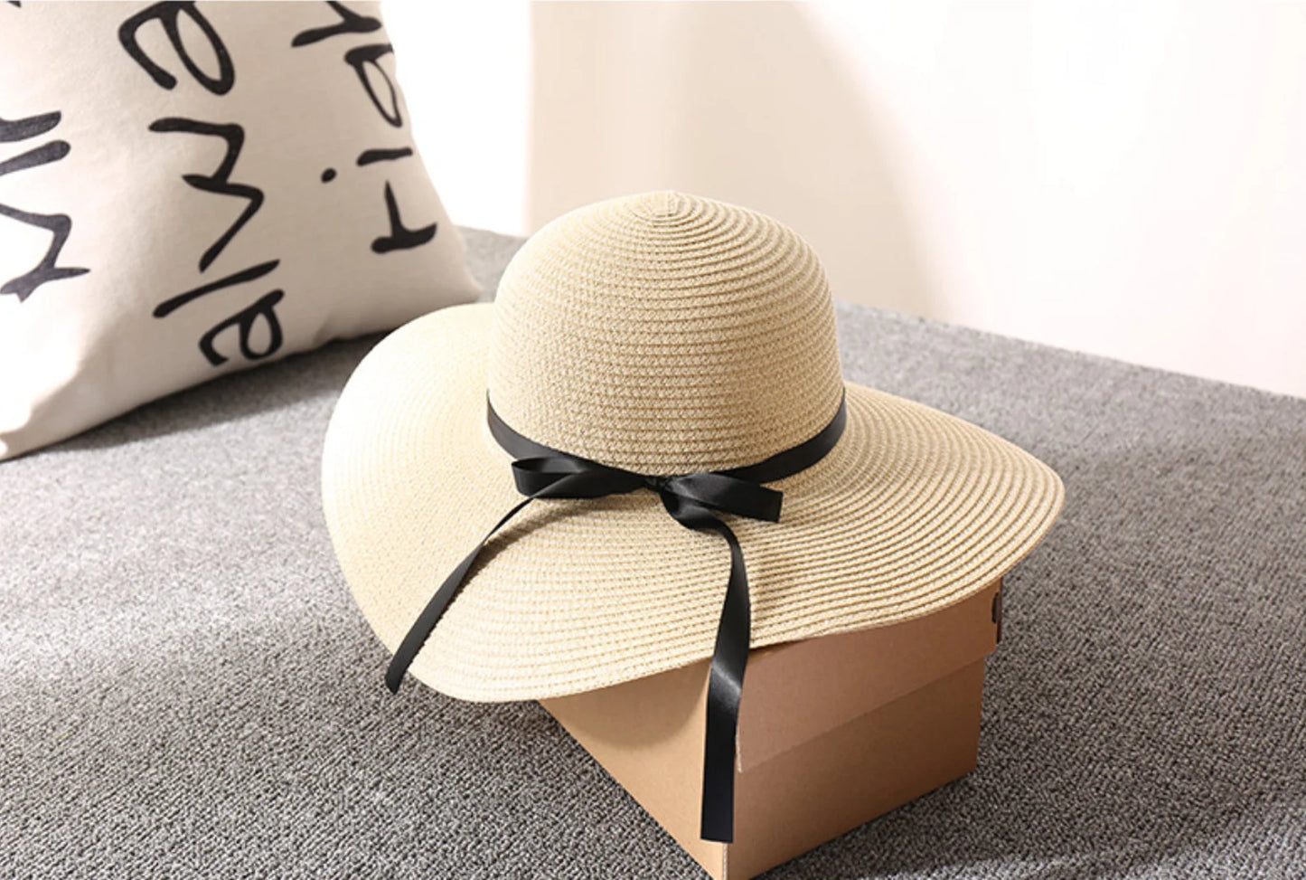 Vintage Style Foldable Summer Straw Hat with Wide Brim
