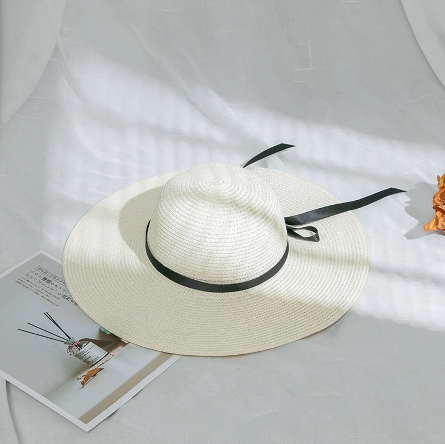 Vintage Style Foldable Summer Straw Hat with Wide Brim