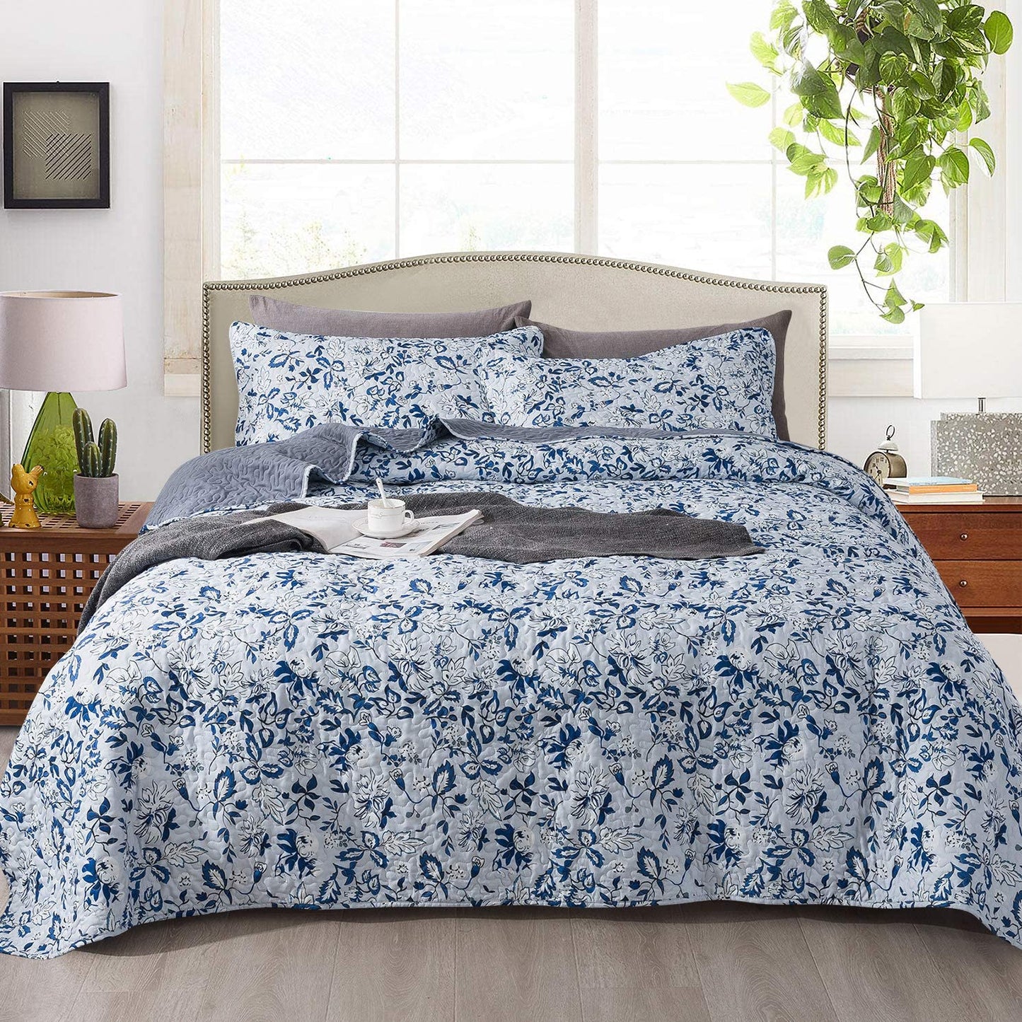 Microfiber Reversible Quilt, Sham in Spring Blooming Garden Pattern