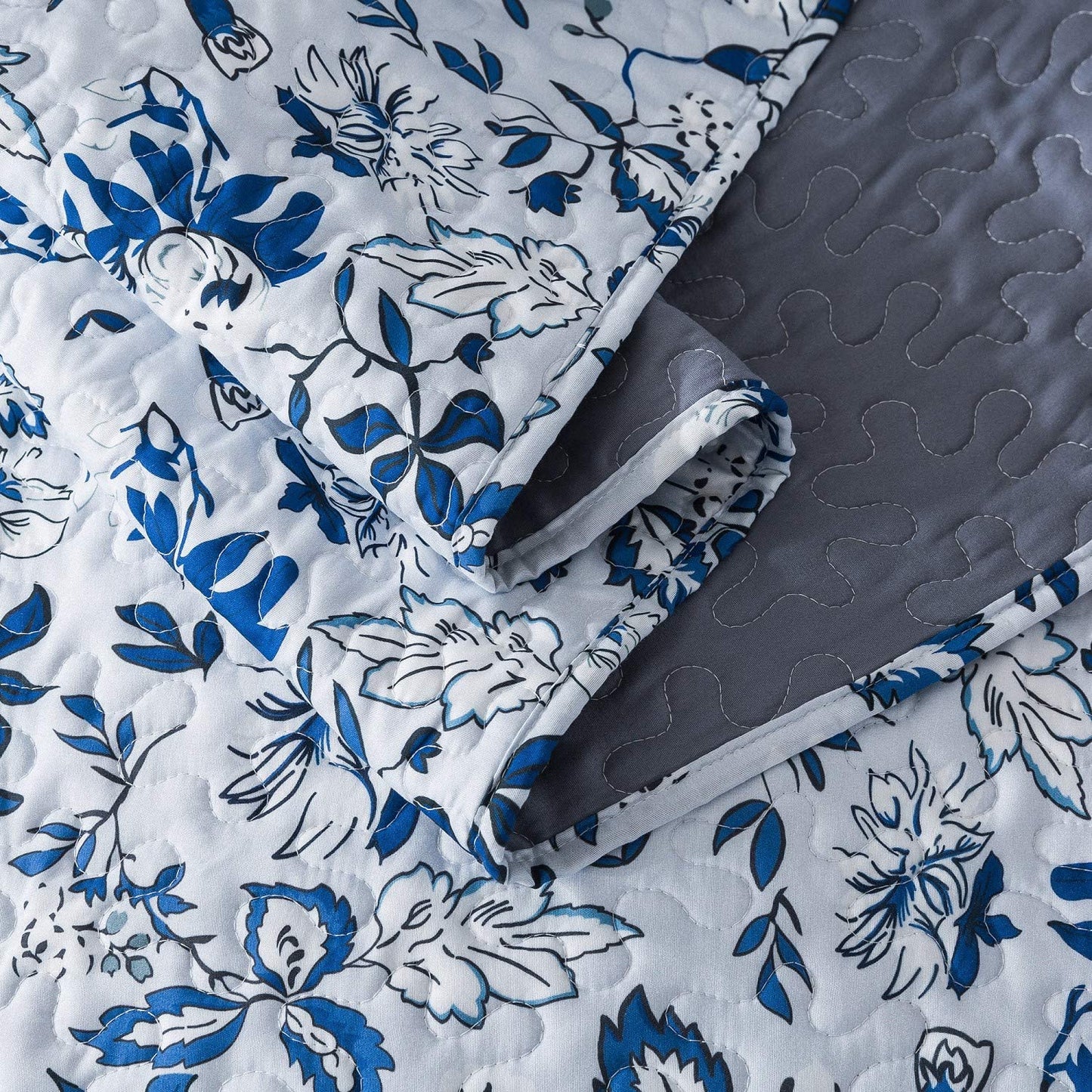 Microfiber Reversible Quilt, Sham in Spring Blooming Garden Pattern