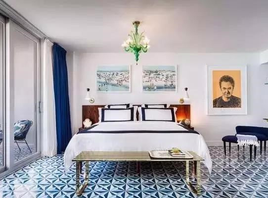 diamond looken tile floor in the bedroom