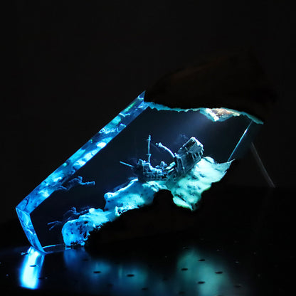 Home Decoration Ocean Whale Diver Shipwreck Desktop Art Decoration