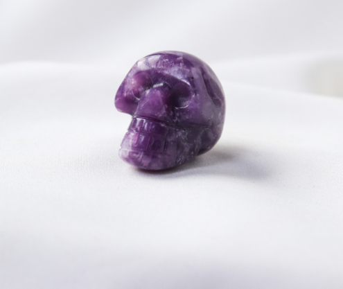Hand Carved Purple Mica Skull Reiki Healing Stone for Bar, Home Decoration