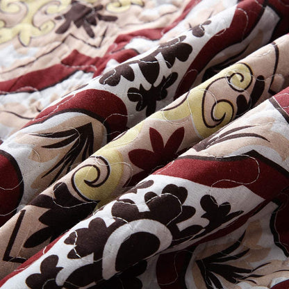 Microfiber Reversible Quilt, Sham in Four-leaf Clover Border Pattern