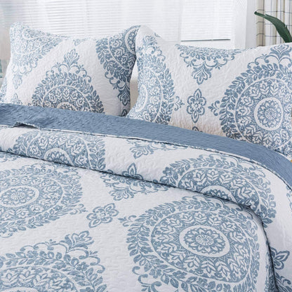 Microfiber Reversible Quilt, Sham in Blooming Floral Pattern