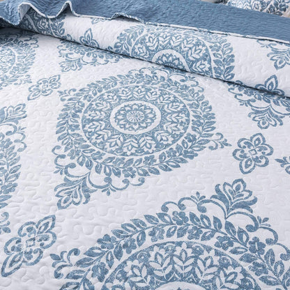 Microfiber Reversible Quilt, Sham in Blooming Floral Pattern